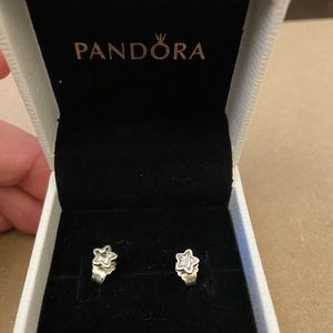 ⛔️SOLD⛔️Pandora Stud Star Earrings